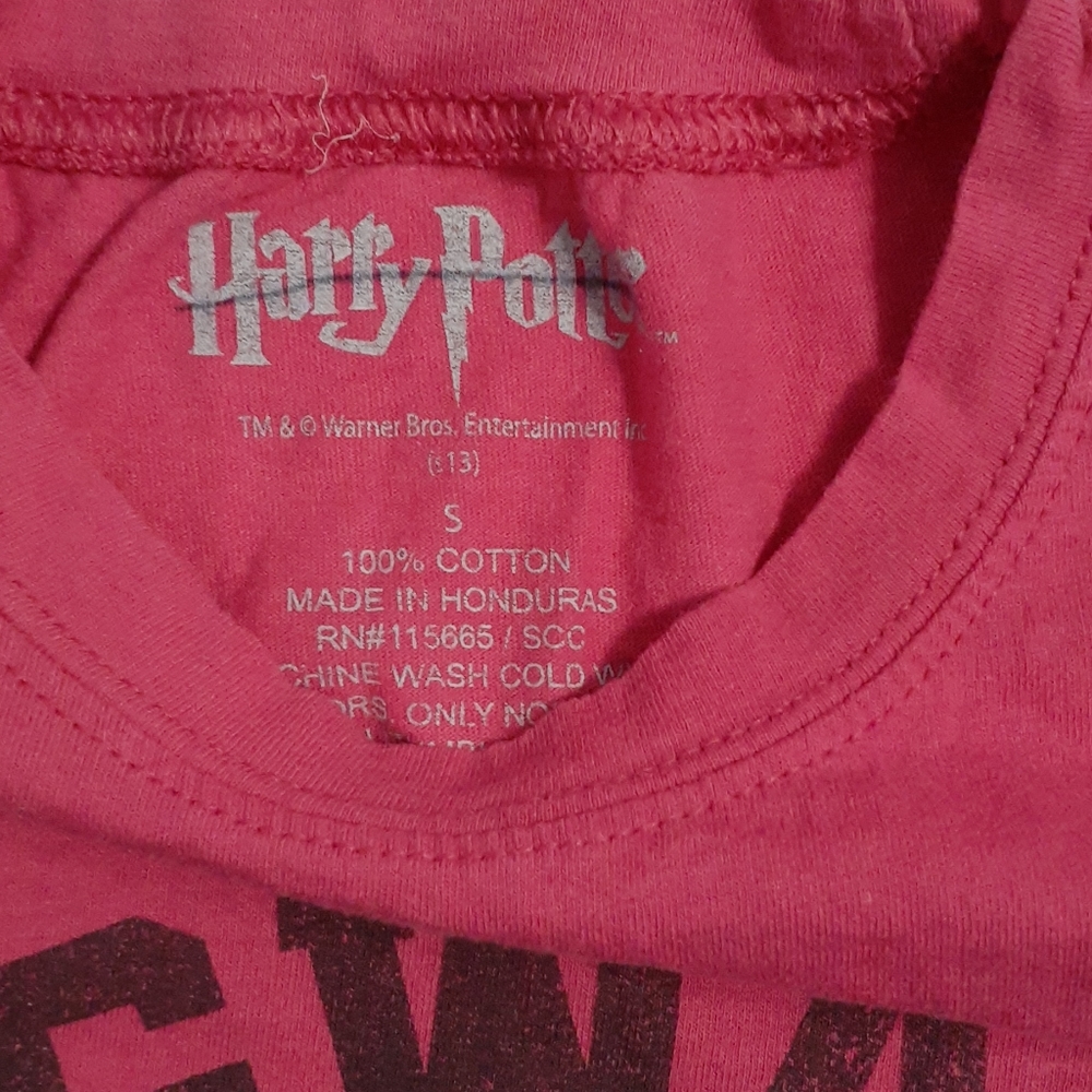 Pink Hogwarts Harry Potter shirt Warner bros - Picture 2 of 4